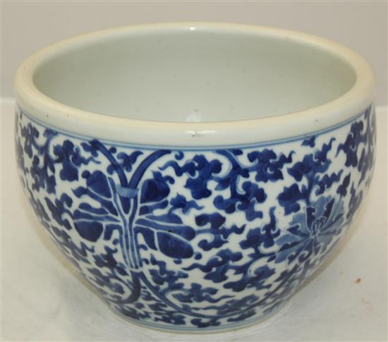 A Chinese blue and white deep bowl, Qianlong seal mark, 19th century, diam. 24.5cm